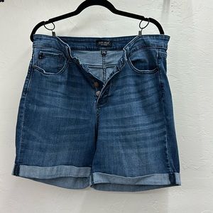 Judy blue button fly bermuda shorts 2xl